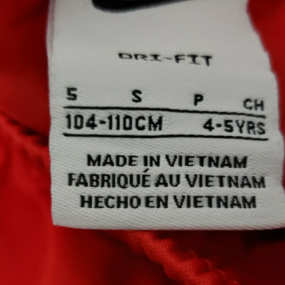 Nike T-Shirts in Gray, Black, and Red with Green Kid's 4-5 5‎ Tee's /Shorts (6)